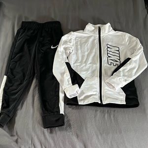 Toddler Nike sweatsuit set